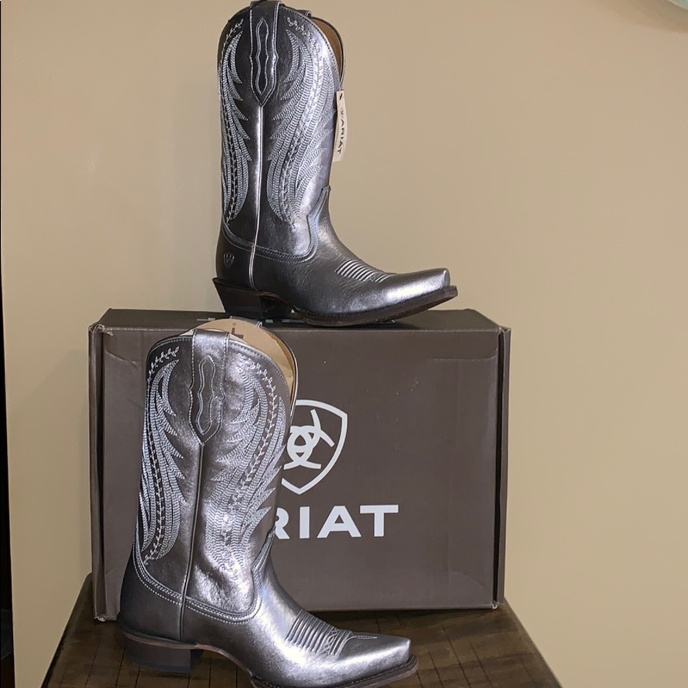 New In Box.  Ariat Tailgate Silver Boots